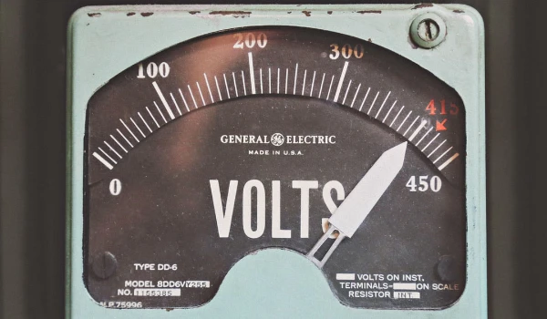 3 Reasons to Call for Emergency Electrical Service Rather than Attempting DIY